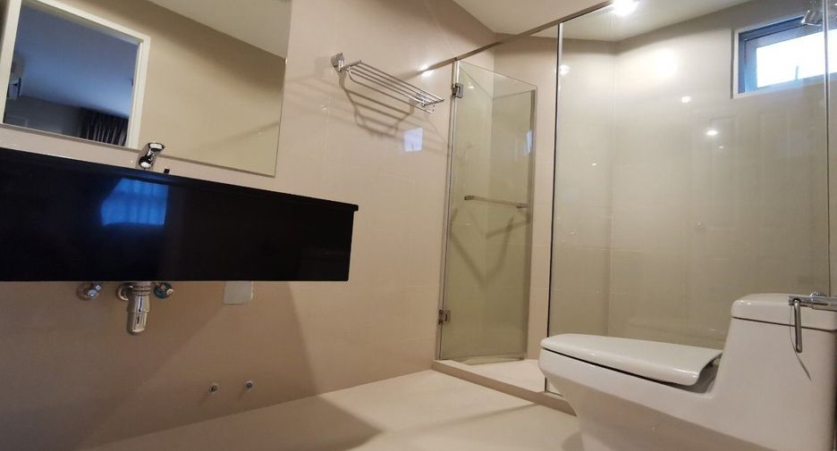 For sale and for rent 5 bedrooms condo in Huai Khwang, Bangkok