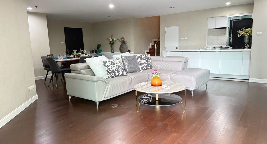 For sale and for rent 5 bedrooms condo in Huai Khwang, Bangkok