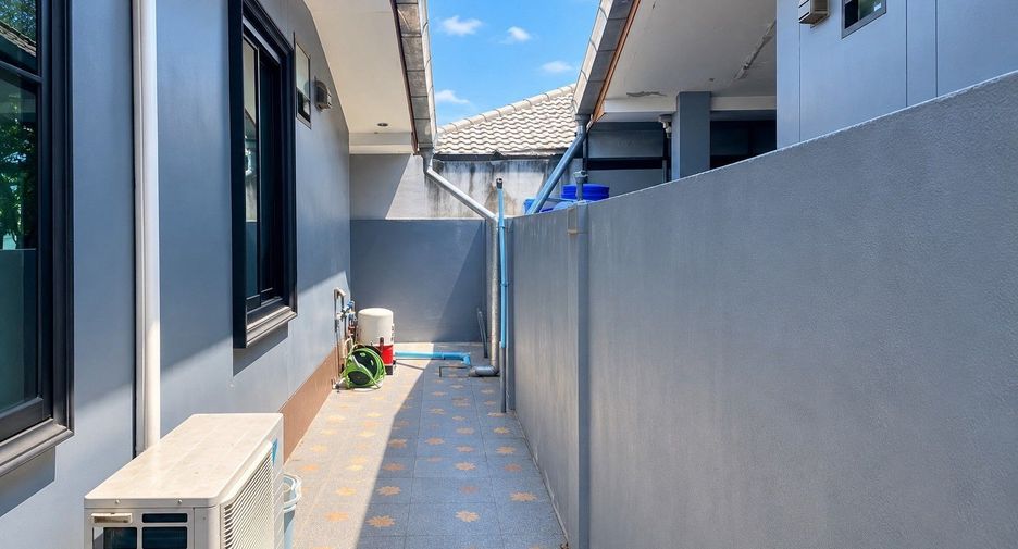 For sale 3 bedrooms house in Cha Am, Phetchaburi