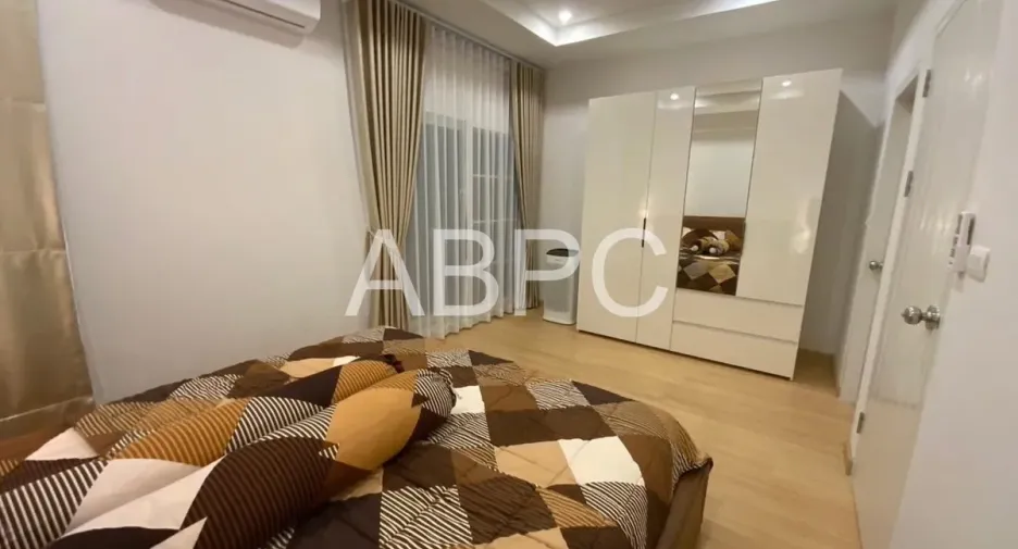 For rent 3 bedrooms townhouse in Bang Lamung, Chonburi