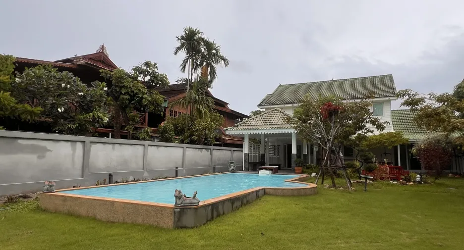 For rent 3 bedrooms villa in Cha Am, Phetchaburi