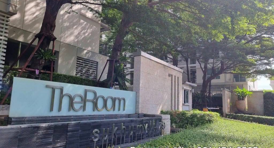 For rent 2 bedrooms condo in Phra Khanong, Bangkok