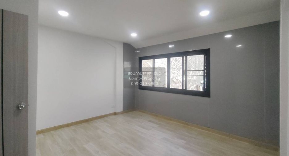 For sale 4 bedrooms townhouse in Wang Thonglang, Bangkok