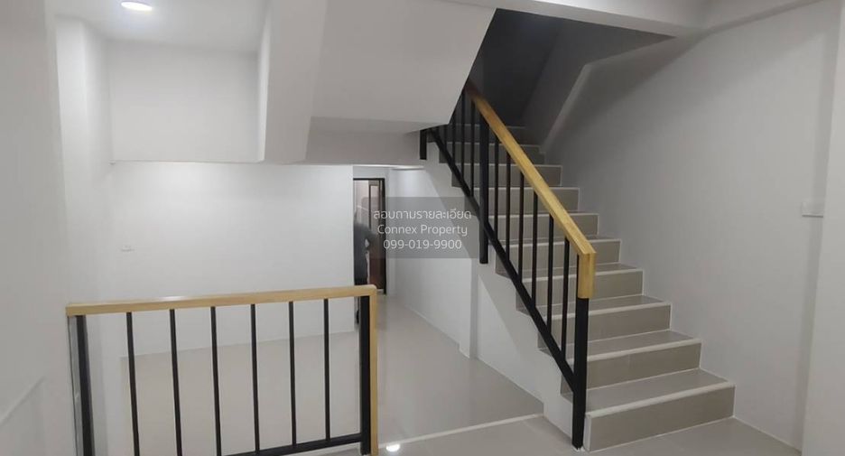 For sale 4 bedrooms townhouse in Wang Thonglang, Bangkok