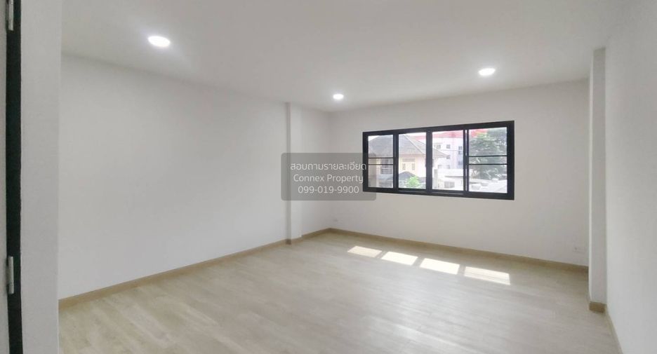 For sale 4 bedrooms townhouse in Wang Thonglang, Bangkok