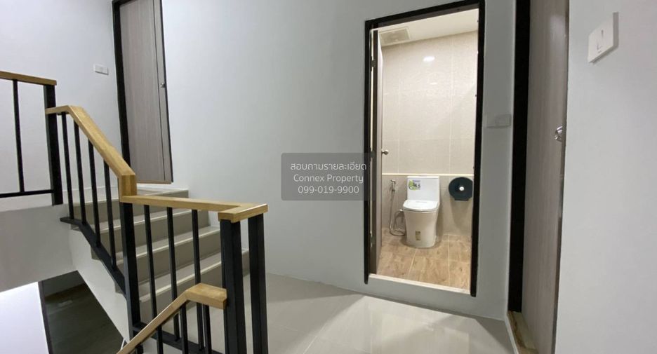 For sale 4 bedrooms townhouse in Wang Thonglang, Bangkok