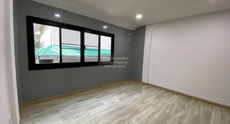 For sale 4 bedrooms townhouse in Wang Thonglang, Bangkok
