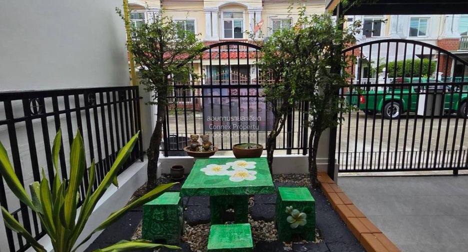 For sale 3 bedrooms townhouse in Nong Khaem, Bangkok