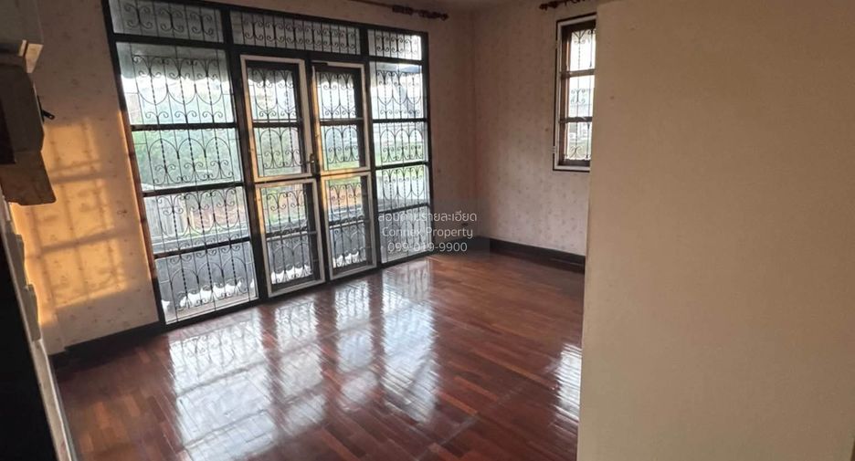 For sale 3 bedrooms house in Thawi Watthana, Bangkok