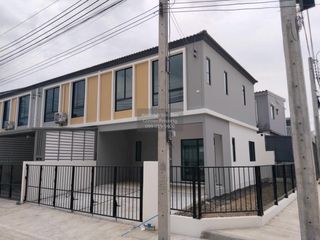 For sale 3 bedrooms townhouse in Nong Khaem, Bangkok