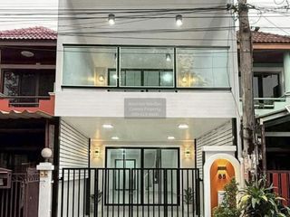 For sale 3 bedrooms townhouse in Mueang Nonthaburi, Nonthaburi