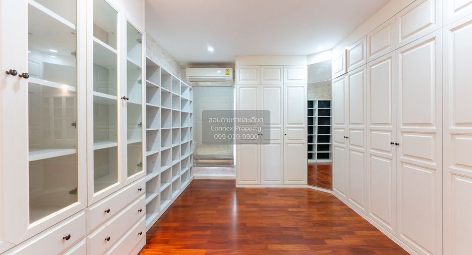Haus zum Kauf mit 5 Zimmer in Pak Kret, Nonthaburi