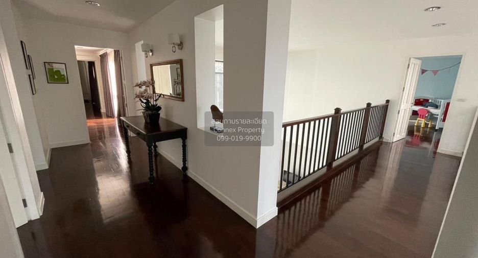 For sale 4 bedrooms house in Bang Kapi, Bangkok
