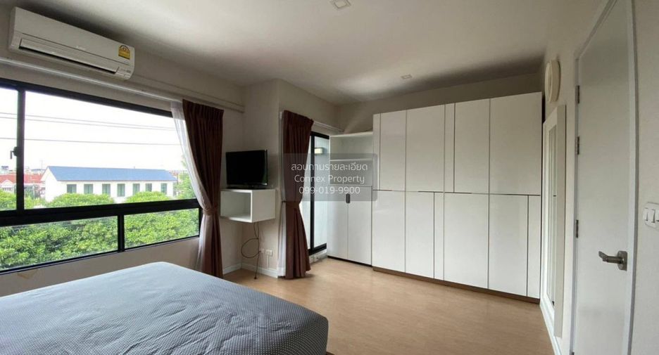 For sale 4 bedrooms townhouse in Don Mueang, Bangkok