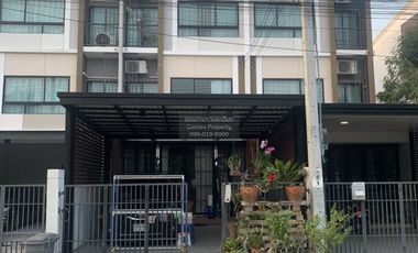 For sale 4 bedrooms townhouse in Don Mueang, Bangkok