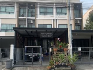 For sale 4 bedrooms townhouse in Don Mueang, Bangkok