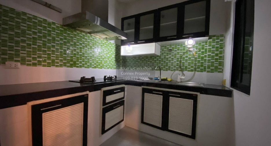 For sale 4 bedrooms townhouse in Don Mueang, Bangkok