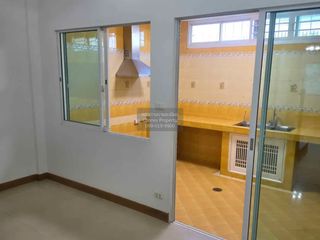 For sale 4 bedrooms townhouse in Bang Khun Thian, Bangkok