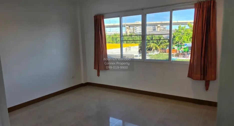 For sale 4 bedrooms townhouse in Bang Khun Thian, Bangkok