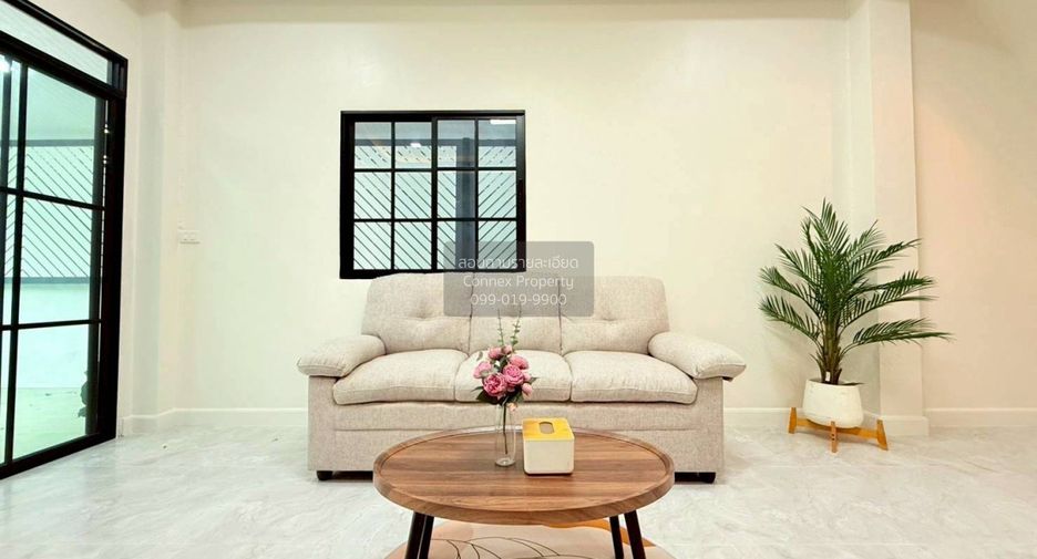 For sale 3 bedrooms townhouse in Min Buri, Bangkok