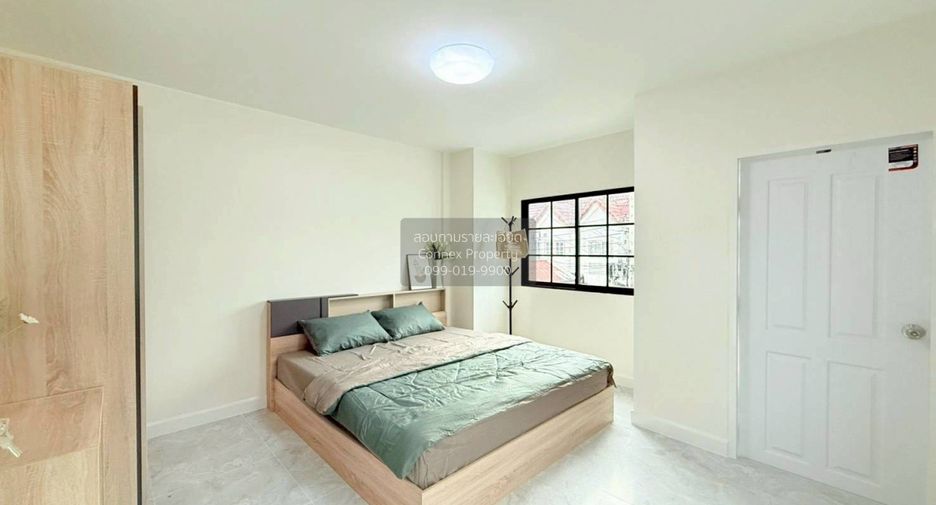For sale 3 bedrooms townhouse in Min Buri, Bangkok