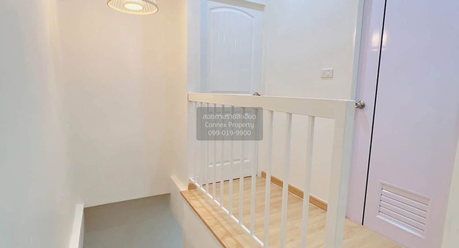 Casa adosada en venta de 2 habitaciones en Bang Kapi, Bangkok
