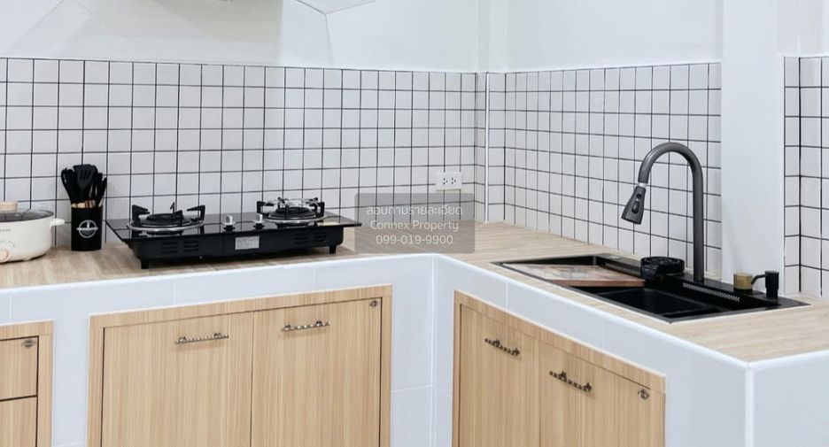 Casa adosada en venta de 2 habitaciones en Bang Kapi, Bangkok