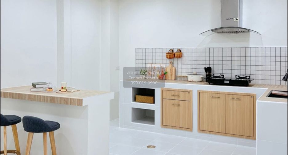 Casa adosada en venta de 2 habitaciones en Bang Kapi, Bangkok