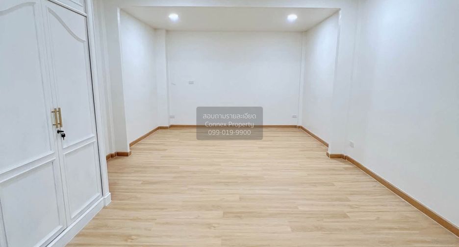 Casa adosada en venta de 2 habitaciones en Bang Kapi, Bangkok
