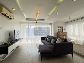 For sale 3 bedrooms condo in Huai Khwang, Bangkok
