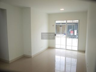 For sale 2 bedrooms townhouse in Mueang Pathum Thani, Pathum Thani
