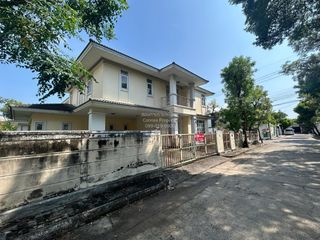 For sale 3 bedrooms house in Bang Kapi, Bangkok