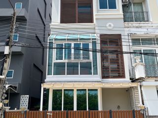 For sale 4 bedrooms townhouse in Bueng Kum, Bangkok