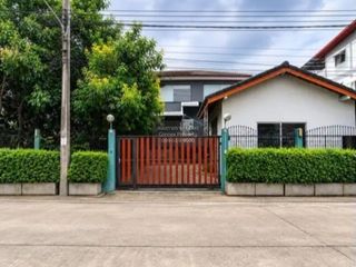 For sale 6 bedrooms townhouse in Bang Khen, Bangkok