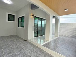 For sale 4 bedrooms townhouse in Sai Noi, Nonthaburi