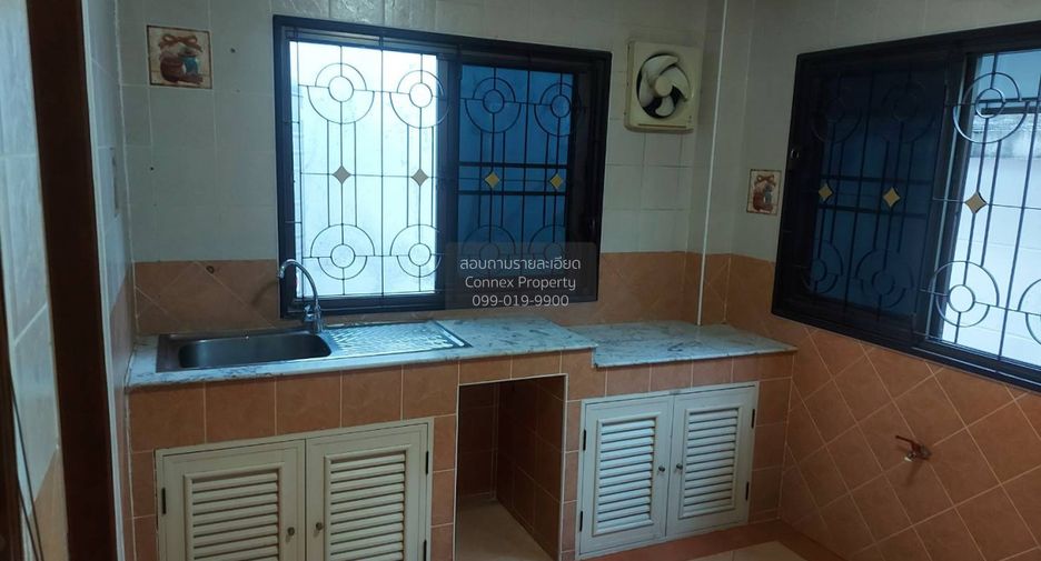 For sale 3 bedrooms townhouse in Bueng Kum, Bangkok