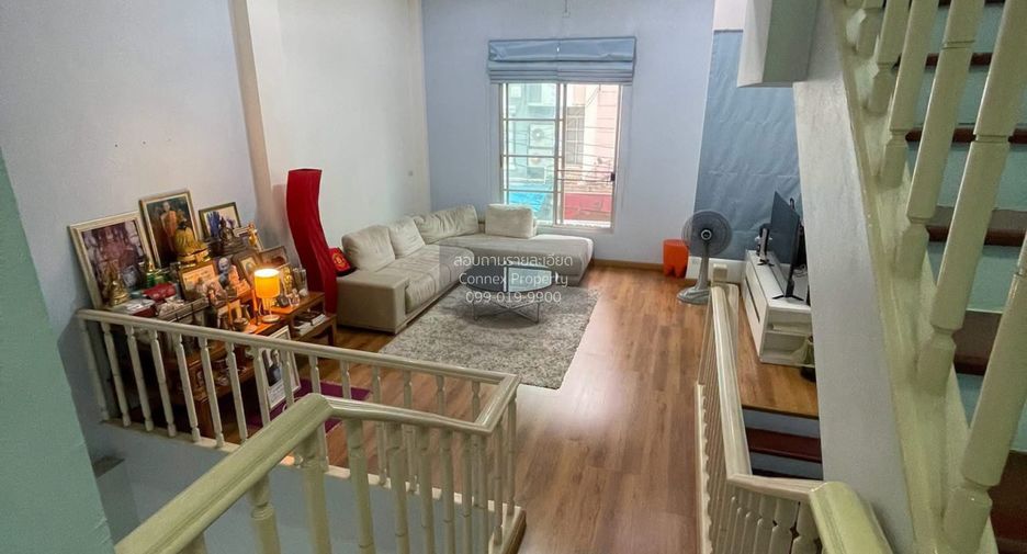 For sale 3 bedrooms townhouse in Wang Thonglang, Bangkok