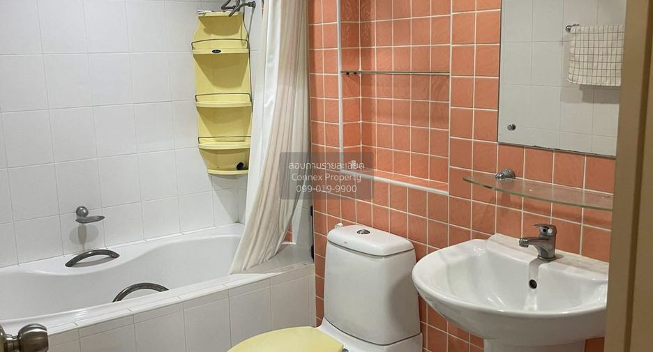 For sale 3 bedrooms townhouse in Wang Thonglang, Bangkok