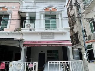For sale 3 bedrooms townhouse in Wang Thonglang, Bangkok