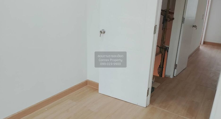 For sale 2 bedrooms townhouse in Bangkok Noi, Bangkok
