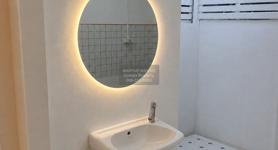 For sale 2 bedrooms townhouse in Bangkok Noi, Bangkok