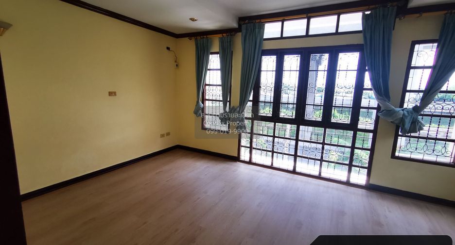 À vendre 4 chambres maison de ville à Taling Chan, Bangkok