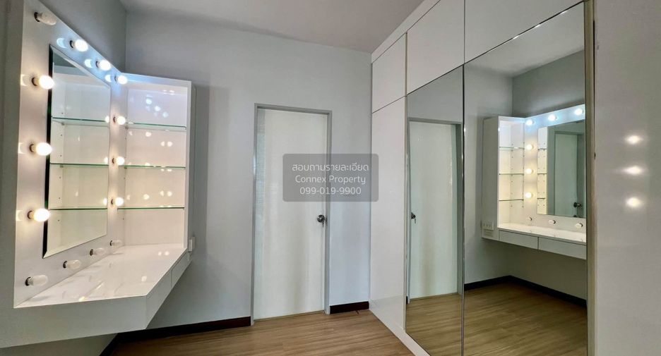 For sale 3 bedrooms townhouse in Lak Si, Bangkok