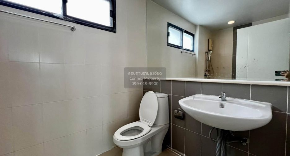 For sale 3 bedrooms townhouse in Lak Si, Bangkok