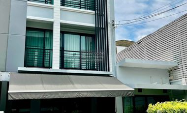 For sale 3 bedrooms townhouse in Lak Si, Bangkok