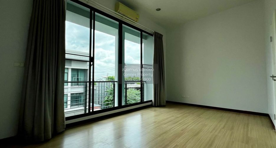 For sale 3 bedrooms townhouse in Lak Si, Bangkok