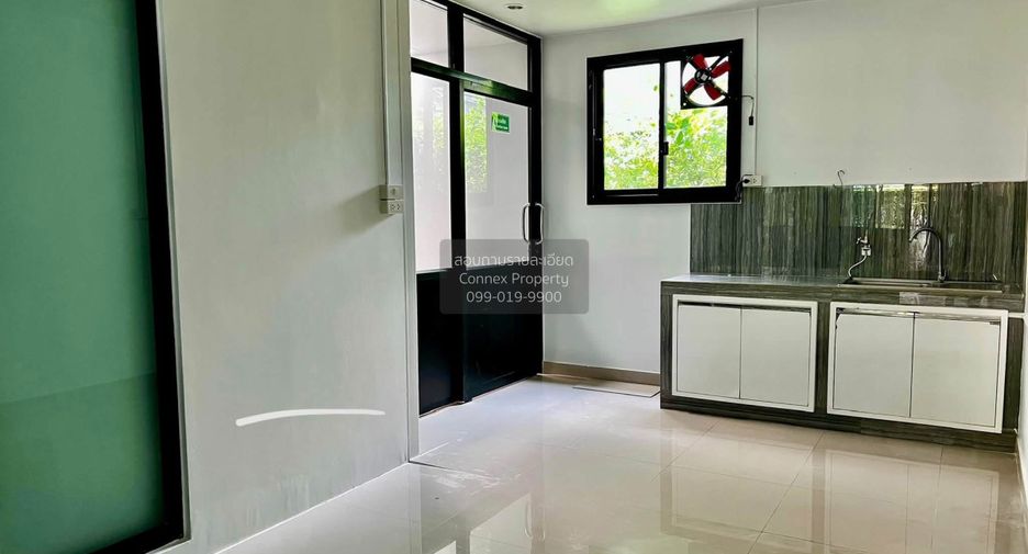 For sale 3 bedrooms townhouse in Lak Si, Bangkok