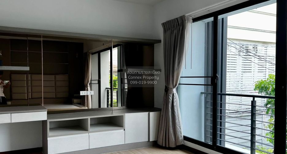 For sale 3 bedrooms townhouse in Lak Si, Bangkok