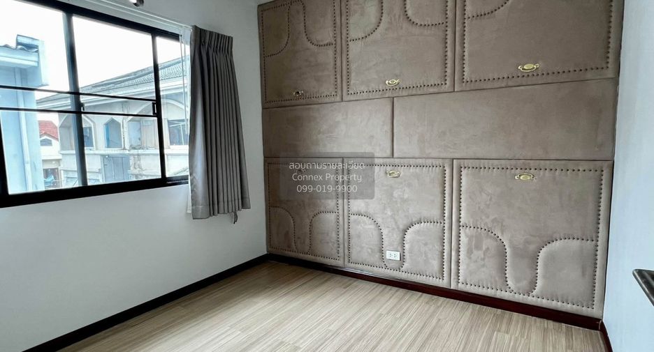 For sale 3 bedrooms townhouse in Lak Si, Bangkok