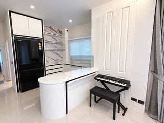 出售 3 卧室 独立屋 在 Mueang Pathum Thani, Pathum Thani